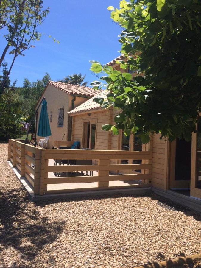 Gite Le Chalet Des Milles Et Un Chemins Castelnou Exterior foto